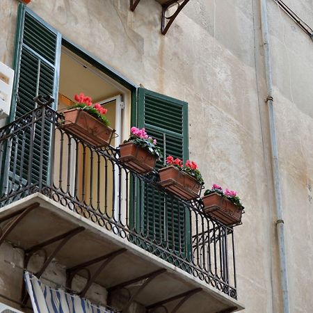 Real Teatro Umberto I Bed & Breakfast Palermo Exterior photo