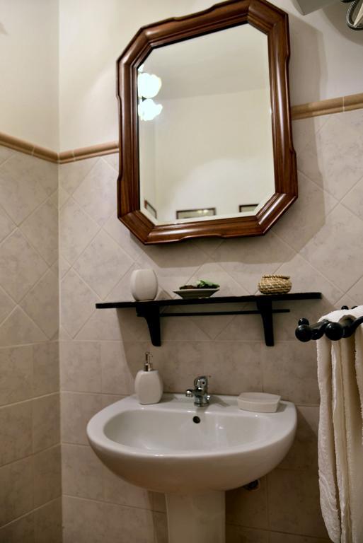 Real Teatro Umberto I Bed & Breakfast Palermo Exterior photo