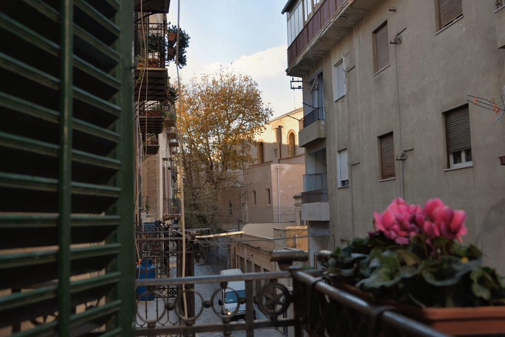 Real Teatro Umberto I Bed & Breakfast Palermo Exterior photo
