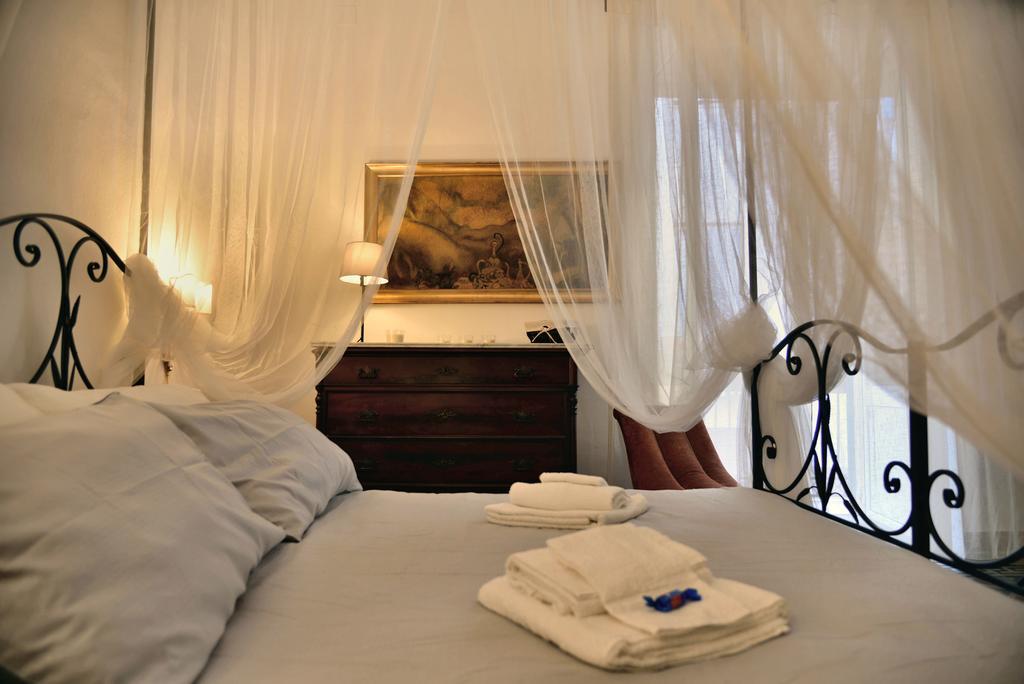 Real Teatro Umberto I Bed & Breakfast Palermo Exterior photo